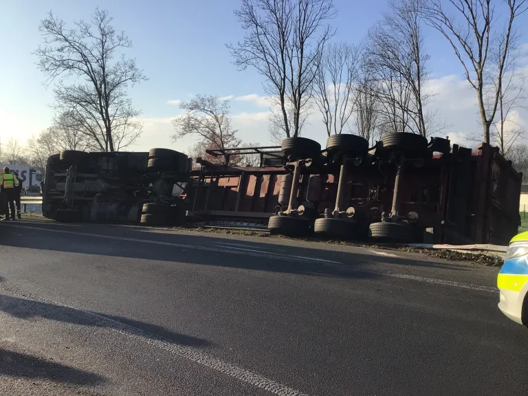 Gelsenkirchen – Umgestürzter LKW in der Auffahrt zur A42
