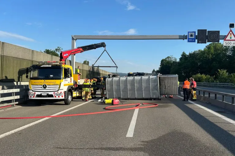 A1 Kirchberg BE – Grosser Stau nach Unfall mit Schaftransporter