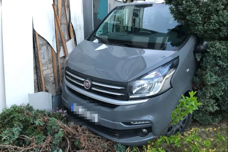 Bielefeld Schildesche – Alkoholfahrt endet an Hauswand