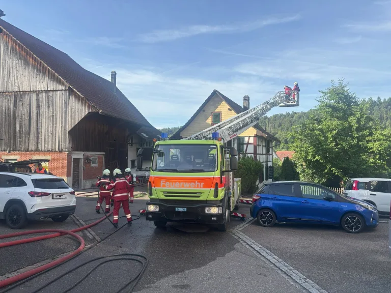 Glattfelden ZH – Küchenbrand macht Einfamilienhaus unbewohnbar