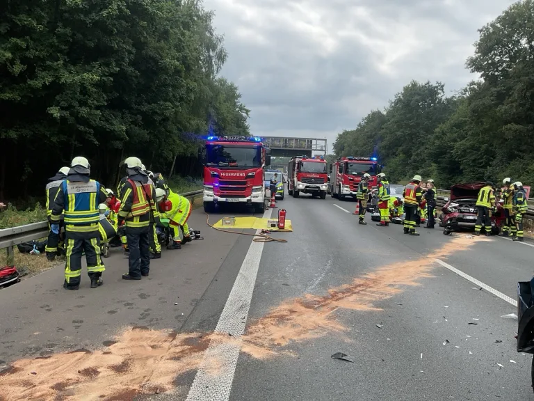 Bochum – Sieben Verletzte bei schwerem Unfall auf der A43