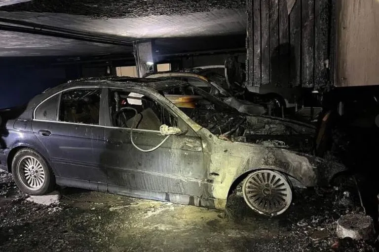 Pfeffingen BL - Auto in Einstellhalle in Brand geraten