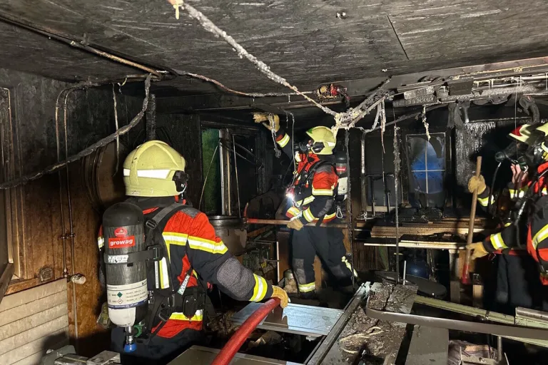 Au SG - Brandausbruch in Werkstatt