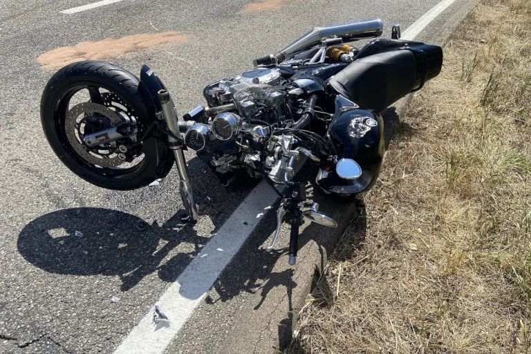 Hölstein BL – Kollision zwischen Motorrad und Personenwagen