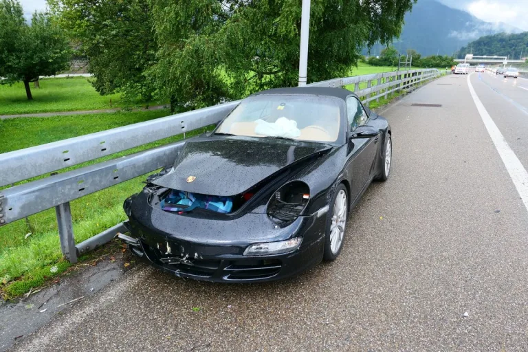 A3 in Mollis GL - Unfall durch Aquaplaning 