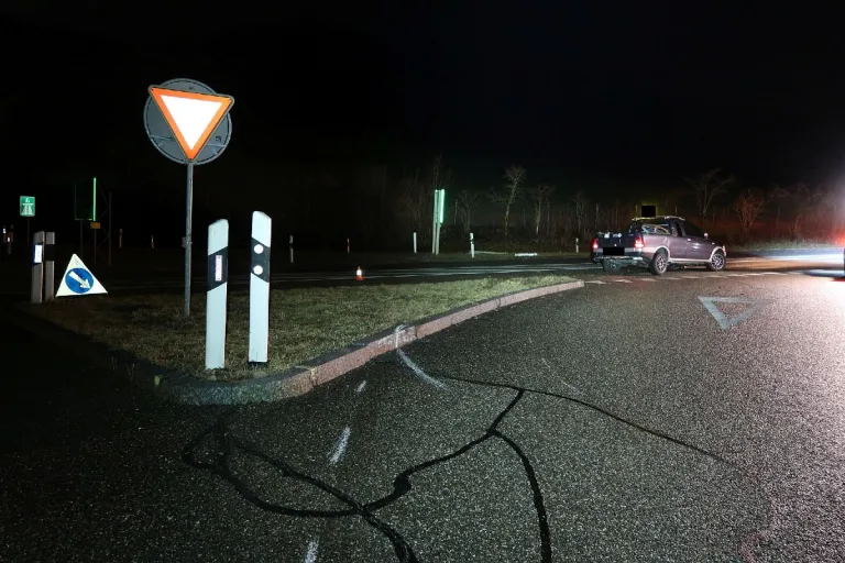 Diegten BL - Alkoholisierter Fahrzeuglenker verursacht Selbstunfall