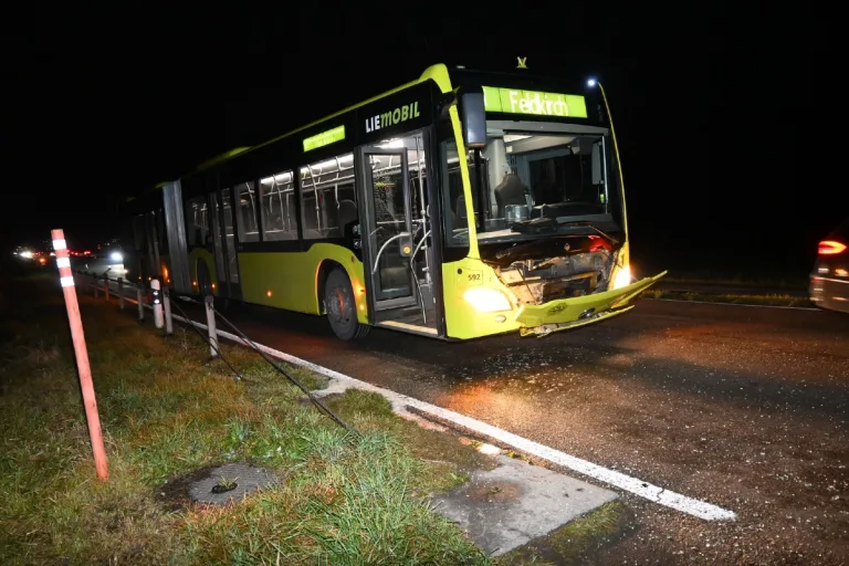 Schaan FL - Linienbus prallt in BMW