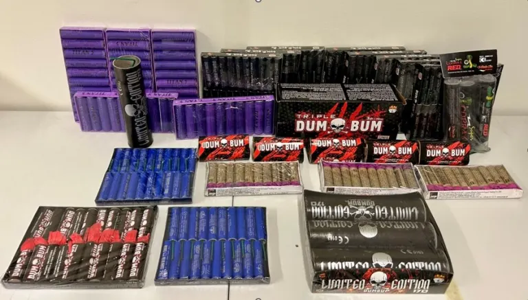 Wien – Drei Jugendliche mit verbotener Pyrotechnik erwischt