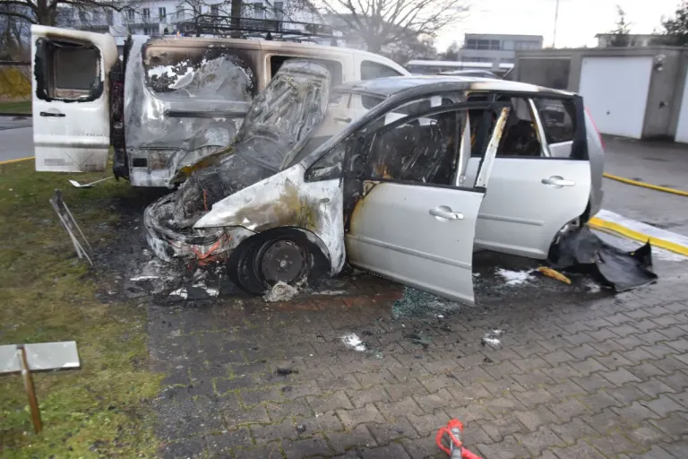 Luterbach SO – Mehrere Fahrzeuge fielen den Flammen zum Opfer