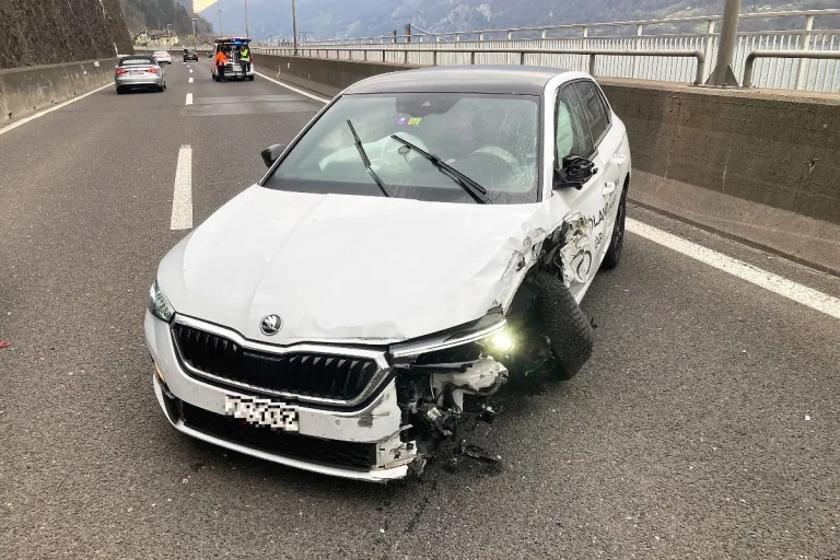 Mühlehorn GL - Totalschaden auf der A3