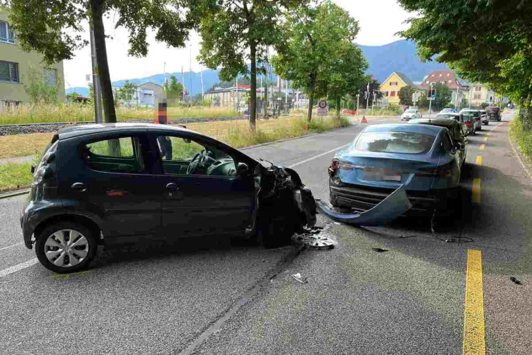 Unfall in Solothurn - Auffahrkollision mit drei Fahrzeugen 