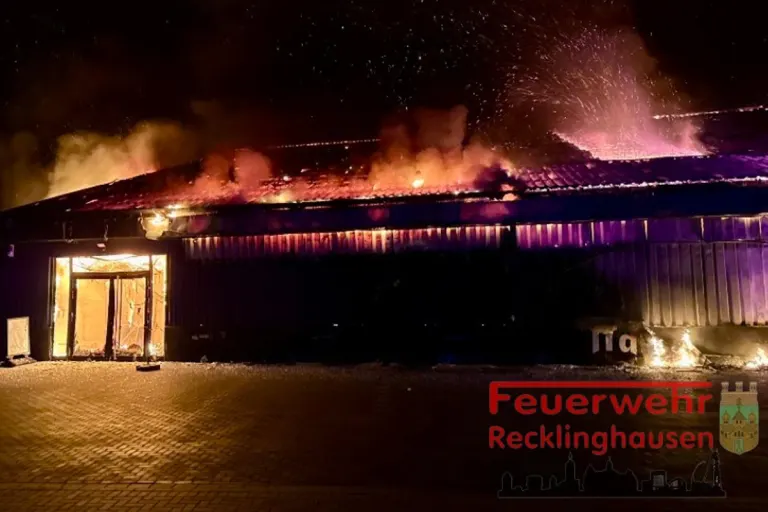 Recklinghausen – Trampolinhalle brennt vollständig nieder