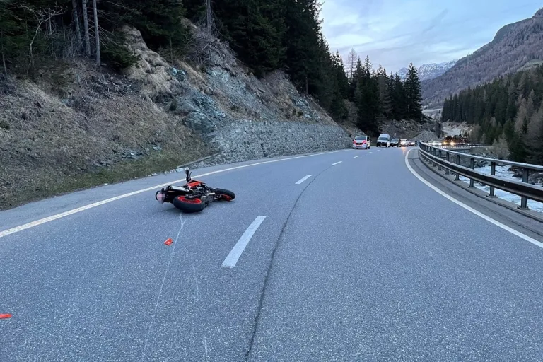 Bivio GR - Mit Motorrad von Fahrbahn abgekommen