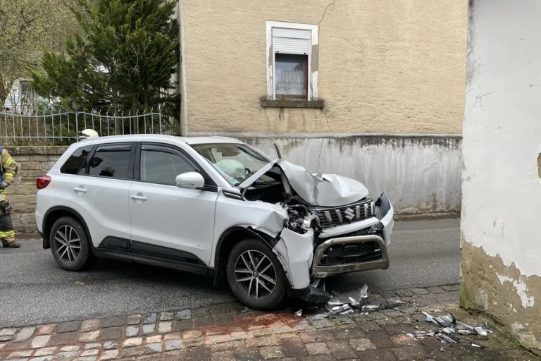 Unfall in Rathskirchen RP - Gegen eine Hauswand geprallt