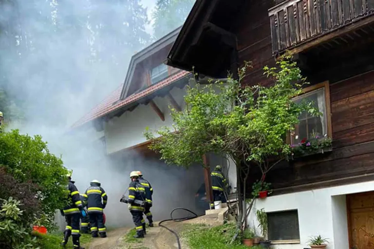 St. Veit - Totalschaden nach Fahrzeugbrand 