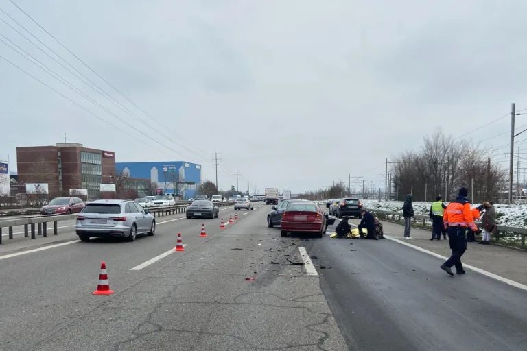 Spreitenbach AG - Provokationen endeten in Schikanenstopp und Unfall auf A1
