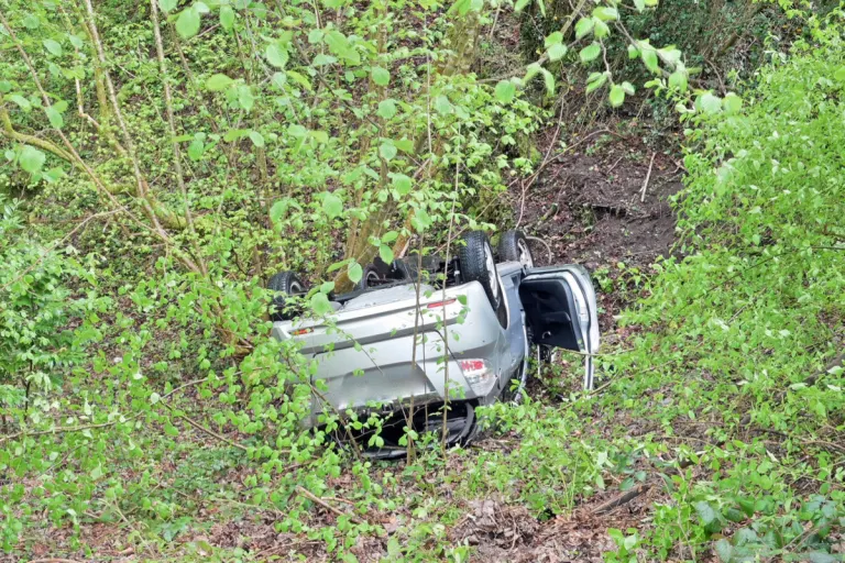 Stadt Luzern - Autofahrerin stürzt Böschung hinunter