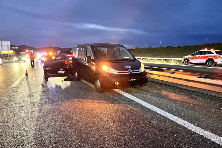 A1 Gossau SG – Unfall zwischen drei Autos führt zu Stau auf Autobahn