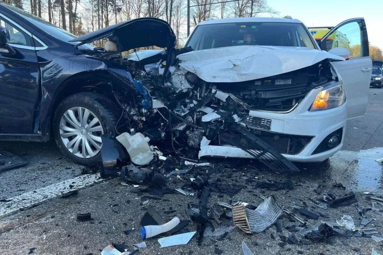 Riedholz SO - Unfall zwischen drei Autos führt zu Verkehrsbehinderungen