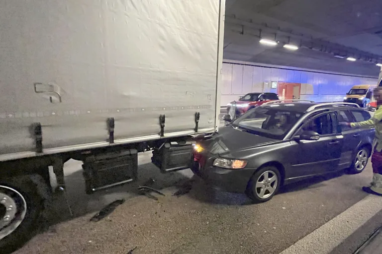 A2 Hergiswil NW – Auffahrkollision in Autobahntunnel