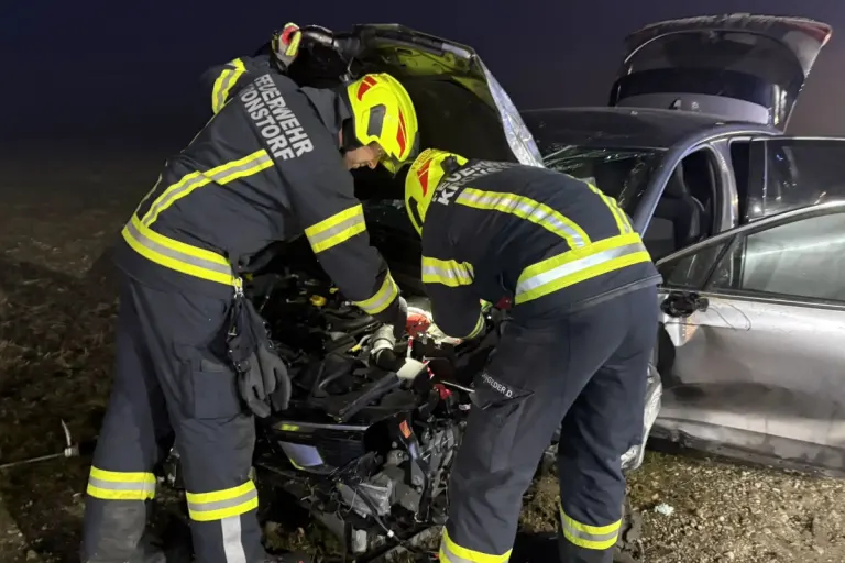 Kronstorf OÖ – Sekundenschlaf führt zu Unfall