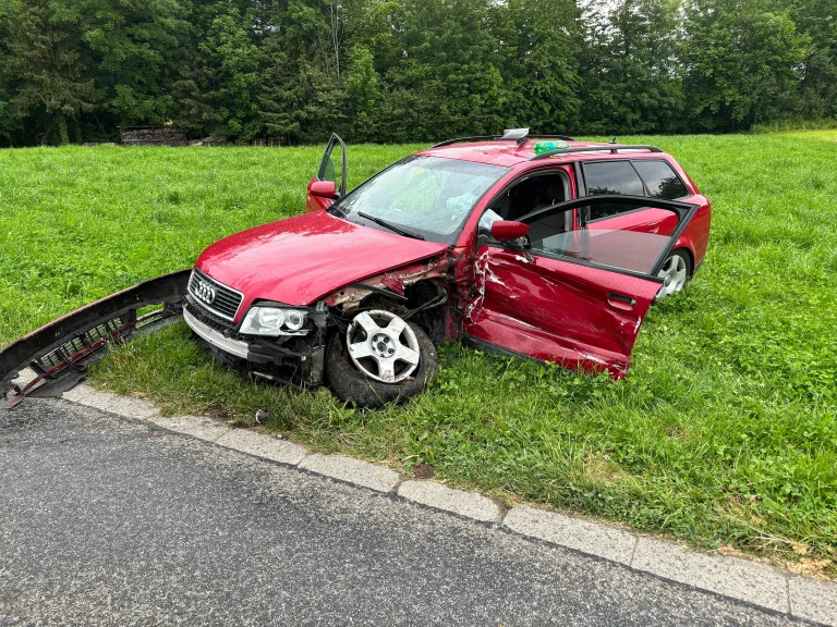 Engishofen TG - Hoher Blechschaden nach Unfall