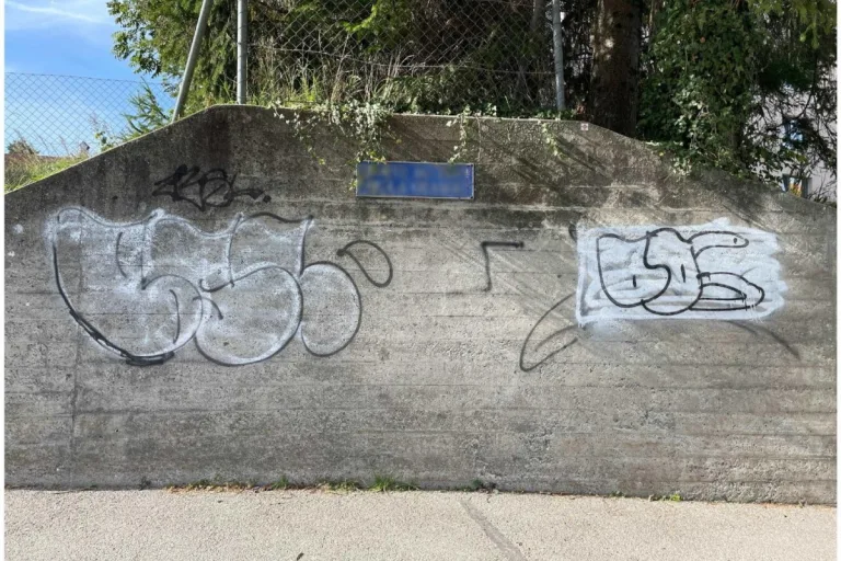 Kanton Freiburg - Zwei Minderjährige wegen Tags und Graffitis an verschiedenen Orten im Kanton identifiziert