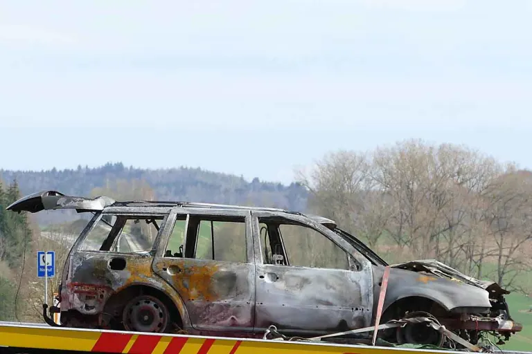 Stockach - Fahrzeugbrand mit anschließendem Unfall