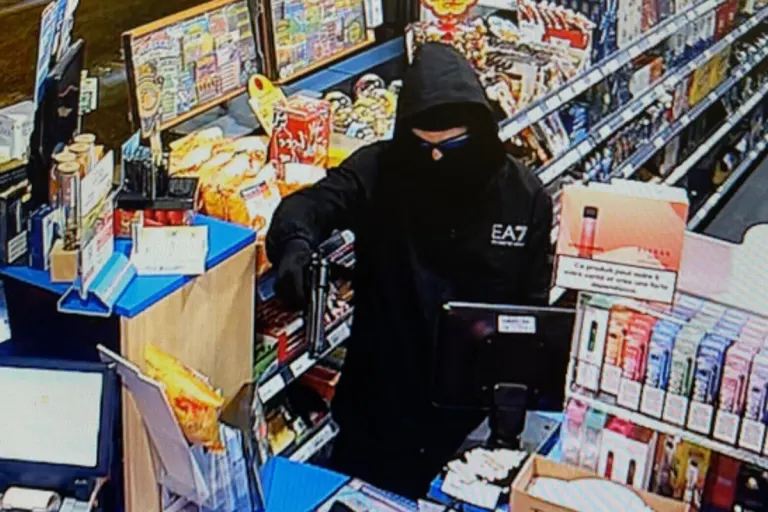 Villars-sur-Glâne FR - Täter nach bewaffnetem Raubüberfall immer noch auf der Flucht