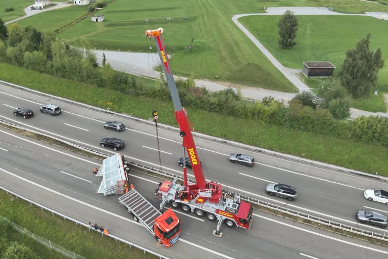 A1 Gossau SG – Totalsperre auf Autobahn nach Unfall eines Lastwagen
