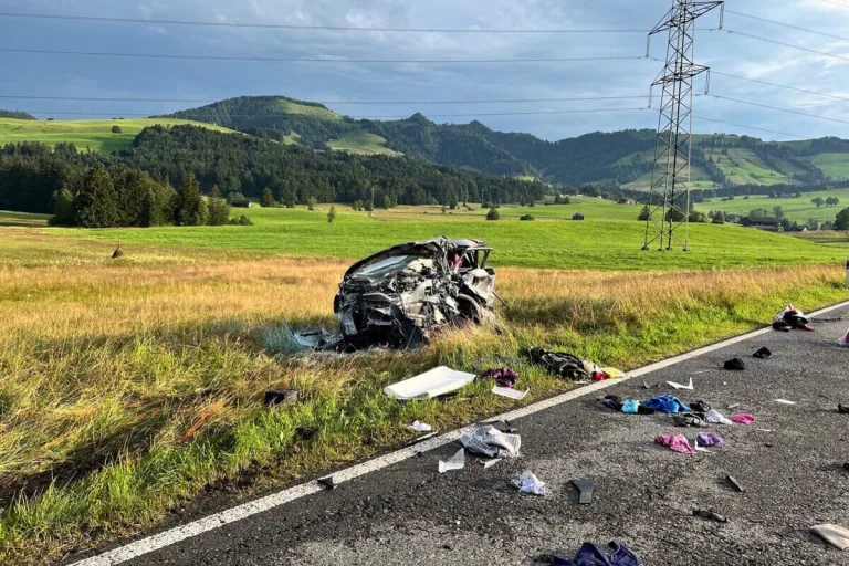 Ricken SG - Heftige Frontalkollision fordert ein Todesopfer