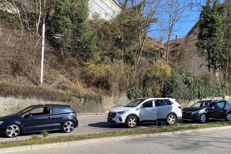 Schaffhausen - Unfall zwischen drei Autos
