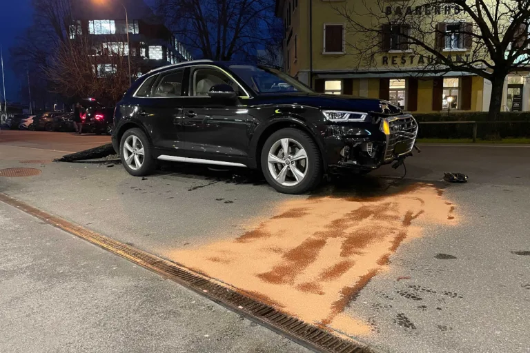 Zug ZG – Autolenkerin kollidiert mit Parkverbotstafel