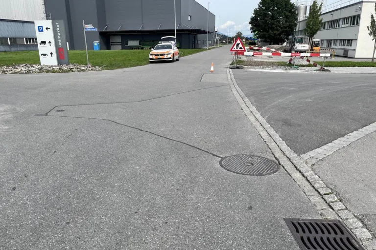 Rebstein SG - E-Bikerin wird nach Unfall ins Spital geflogen 