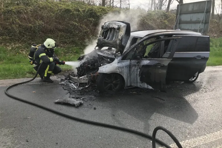 Fahrzeugbrand bei der Anschlusstelle Dinslaken Nord