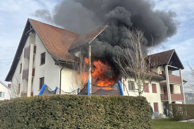 Illnau-Effretikon ZH – Mehrfamilienhaus nach Brand evakuiert 