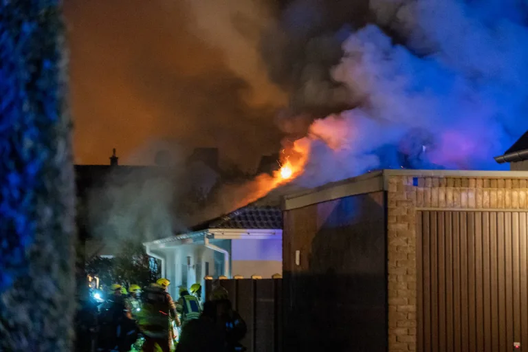 Pulheim – Feuerwehr rettet Bewohner aus brennendem Haus