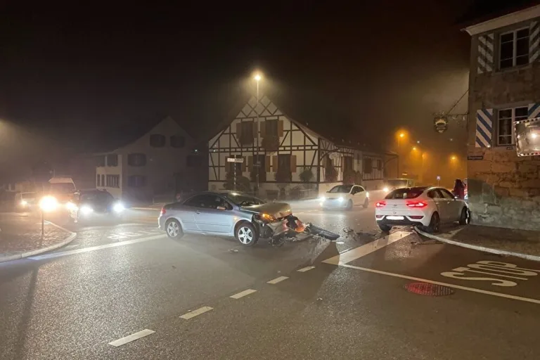 Uster ZH - Hoher Sachschaden nach Verkehrsunfall