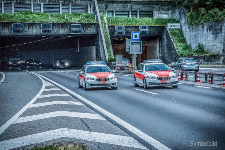 Dietikon ZH - Bei Kontrolle auf A1 Personen im Lastwagen entdeckt