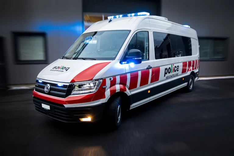 Unfall auf der A5 bei Auvernier NE - Kollision zwischen zwei Autos
