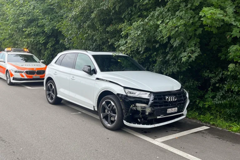 Gossau SG - Lieferwagen bei Unfall rund 100 Meter nach vorne geschoben