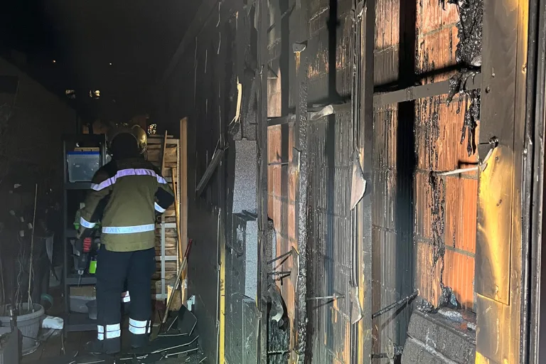Bottmingen BL – Kerze löst Brand aus