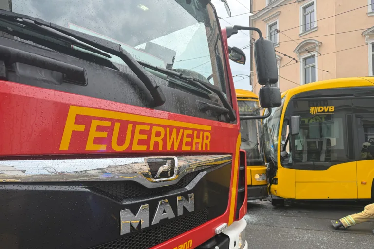 Dresden – Mehrere Verletzte nach Unfall von Straßenbahn und Bus