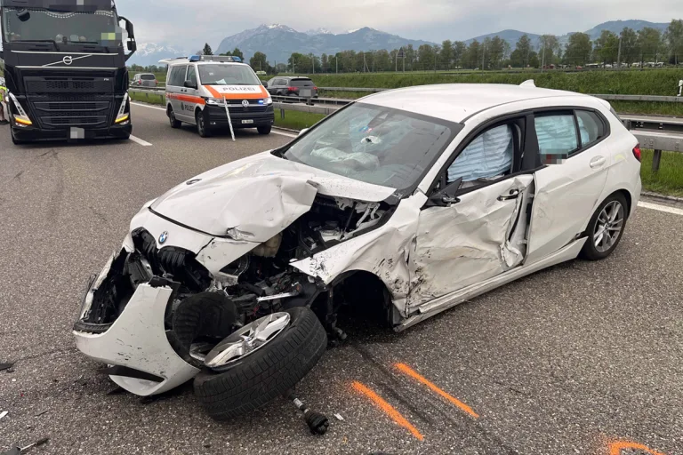 A13 Widnau SG – Lenkerin (70) löst Unfall bei Spurwechsel aus