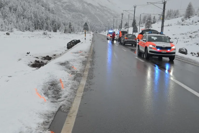 Unfall am Berninapass - Auto überschlägt sich in Pontresina GR mehrfach