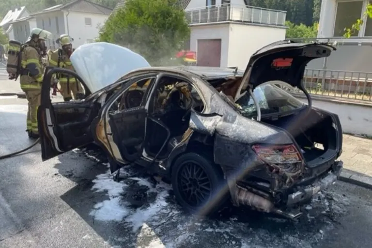 Kaiserslautern RP - Mercedes in Vollbrand