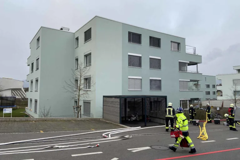 Würenlingen AG – Brennender Adventskranz verursacht grossen Schaden