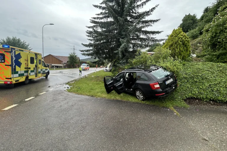 Unfall in Böttstein AG – Drei Verletzte nach seitlich-frontaler Kollision