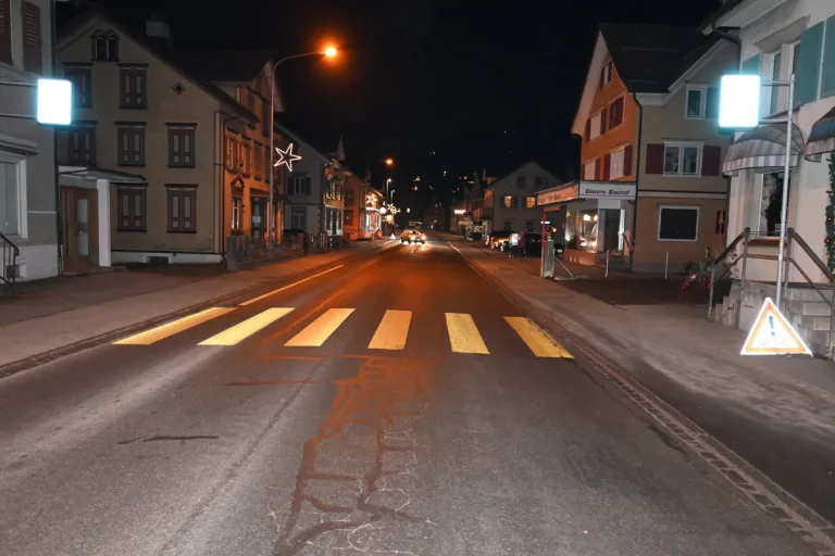 Unfall in Nesslau SG – Auto erfasst Kind auf Fussgängerstreifen