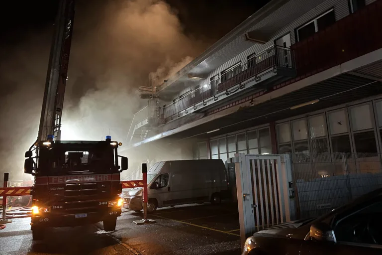 Uznach SG – Brand einer Autogarage